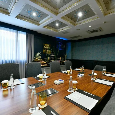 Crowne Plaza - Old By Ihg 5*