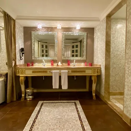 Crowne Plaza - Old By Ihg 5*